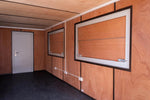20-Fuß-Seecontainer mit doppelter Serviceklappe.