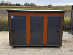 Sanitärcontainer vom Typ Pavilion mit drei Kabinen (Ref: S2103)
