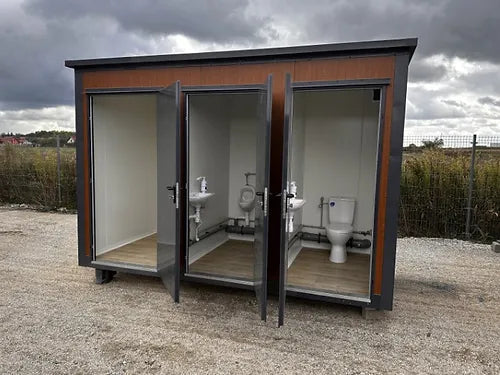 Sanitärcontainer vom Typ Pavilion mit drei Kabinen (Ref: S2103)