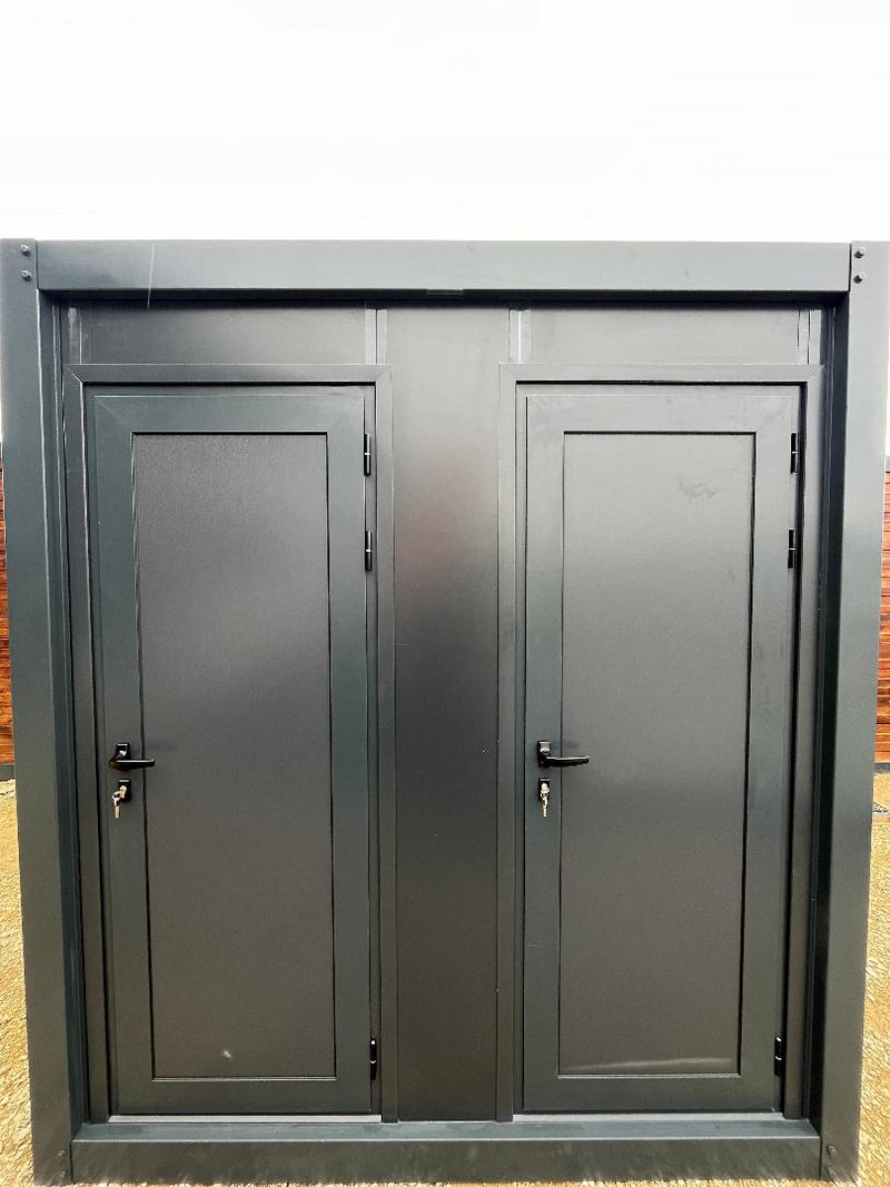 Sanitärcontainer mit Toilette, Waschbecken und anbaubarer Dusche, grau